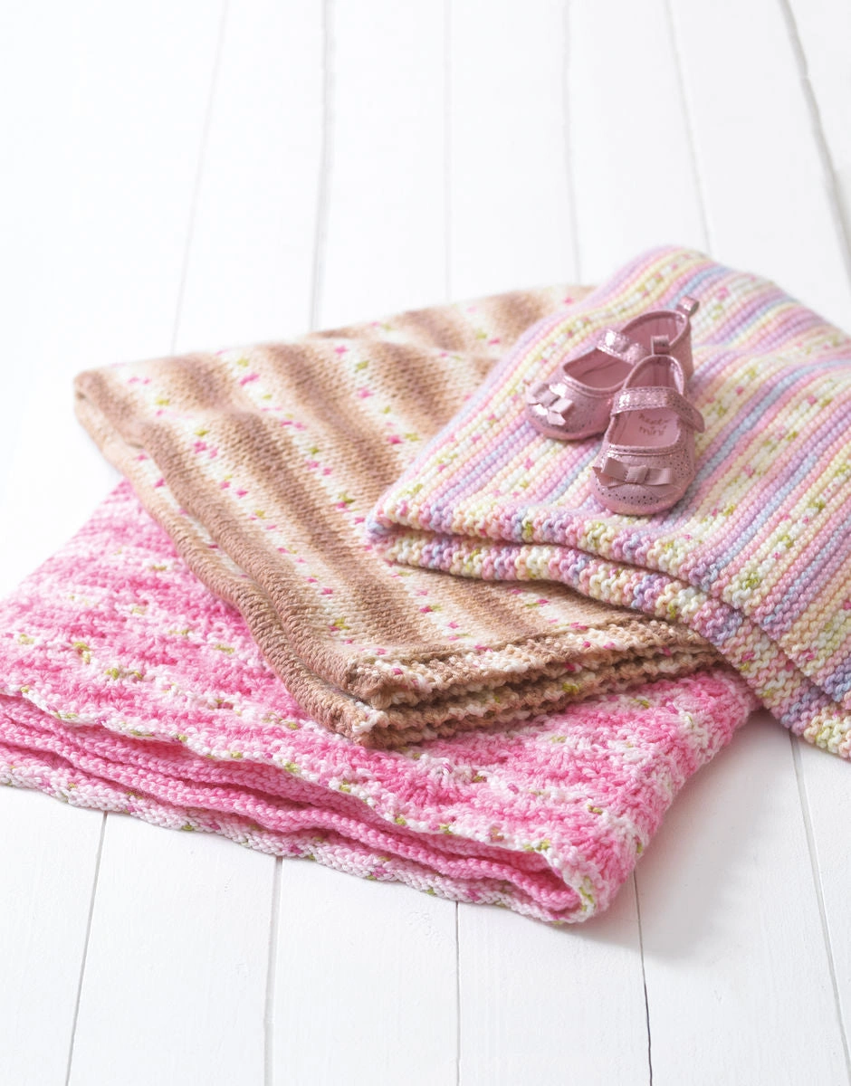 Cozy Hayfield Knit Baby Blankets – 3 Easy Patterns for Little Ones!